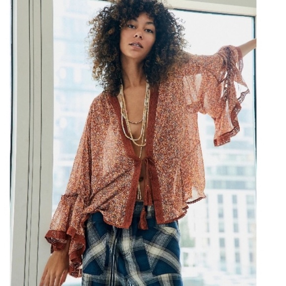 Free People Tops - FREE PEOPLE LOLA FLORAL KIMONO NWT